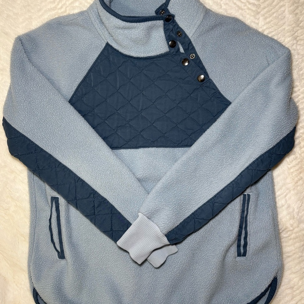Abercrombie & Fitch Light Blue Quilted Pullover